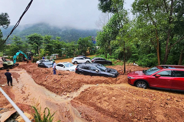 CÁCH XỬ LÝ KHI Ô TÔ BỊ NGẬP BÙN ĐỂ GIẢM THIỂU TỐI ĐA THIỆT HẠI